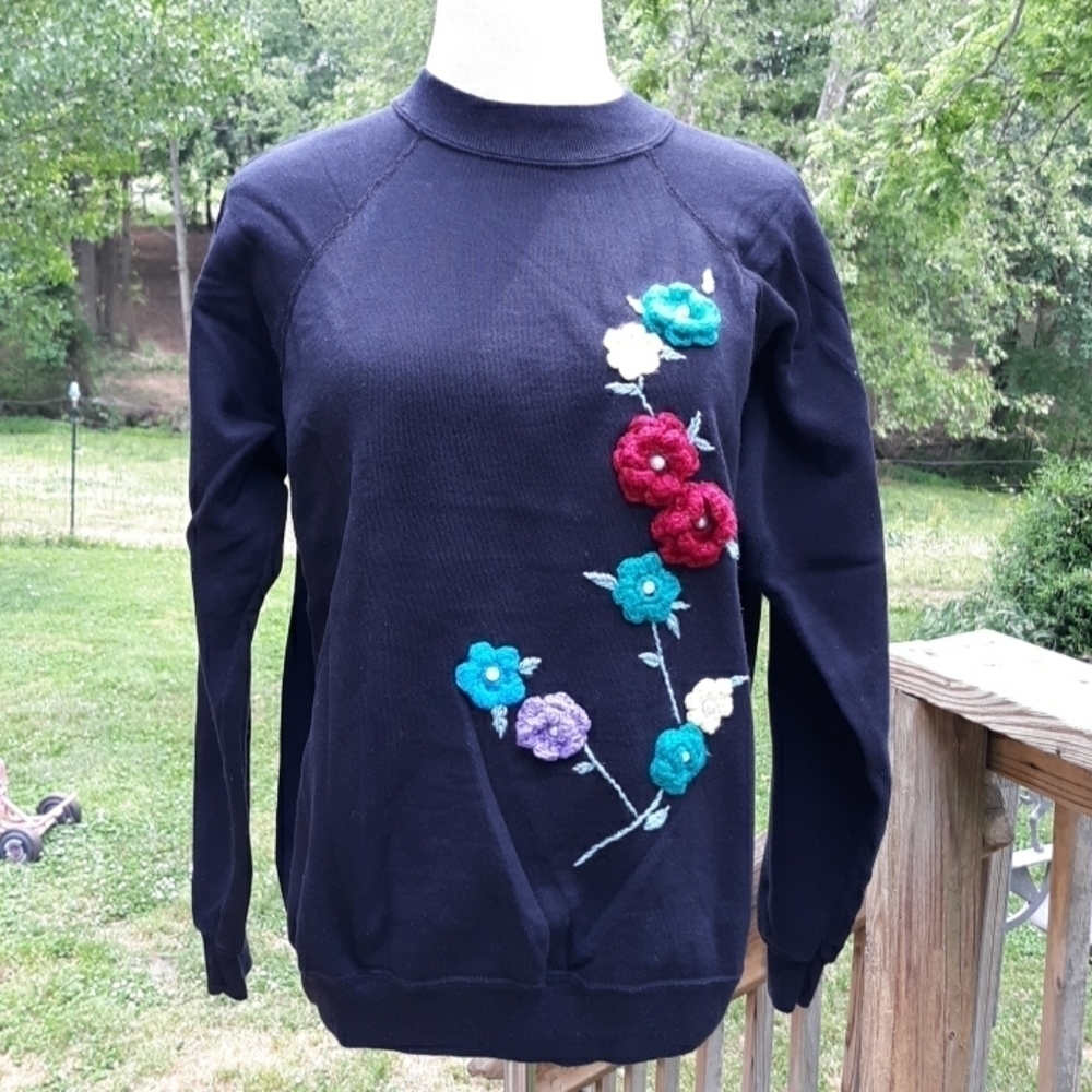 Vintage Hanes Her Way large hand made crocheted flowers